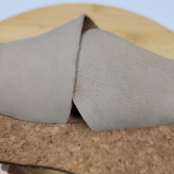 Clarks Soft Cushion Side Buckle Tan Faux Leather Cork Wedge Sandals‎ Sz 9.5 M - Picture 11 of 14